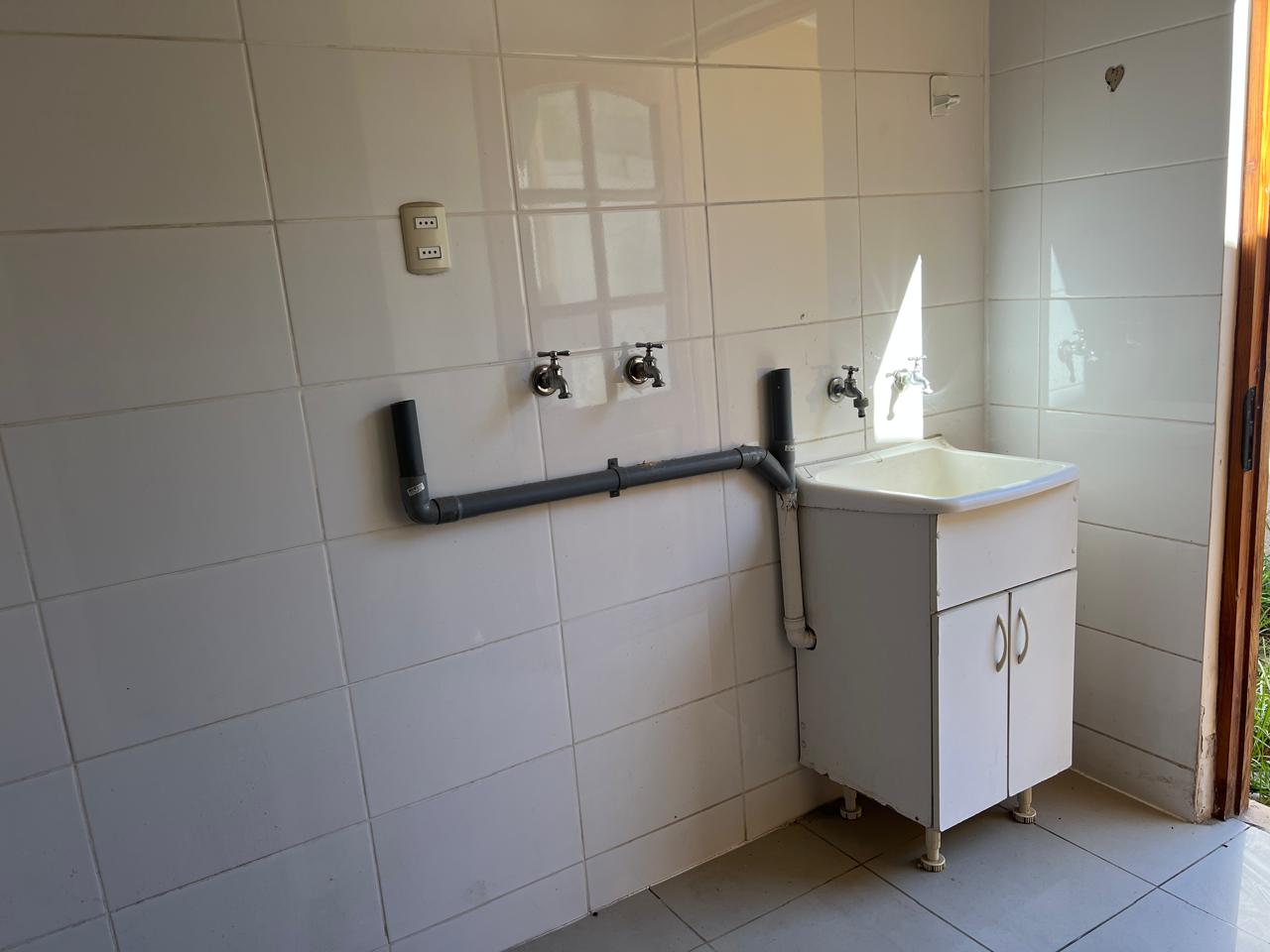 CONDOMINIO LAS ACACIAS - AMPLIA CASA.-